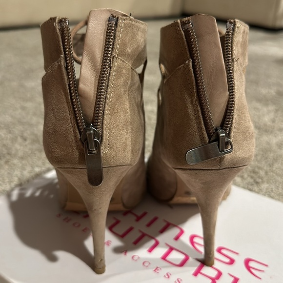 Lace up heeled sandals. - Picture 3 of 7